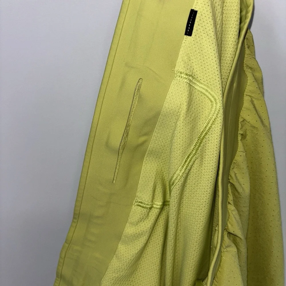 Lululemon x Barry's Wasabi Running Shorts Reflective Perforated Lime XL